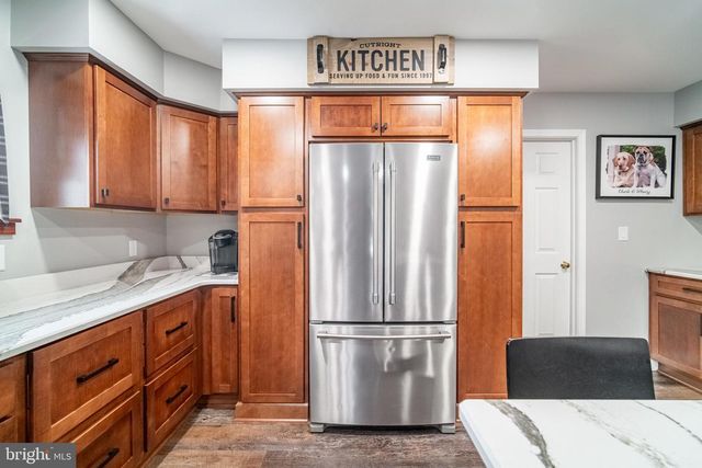 3133 LONG MEADOW DR, Dover, PA 17315