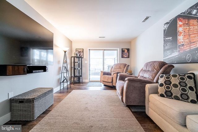 3133 LONG MEADOW DR, Dover, PA 17315