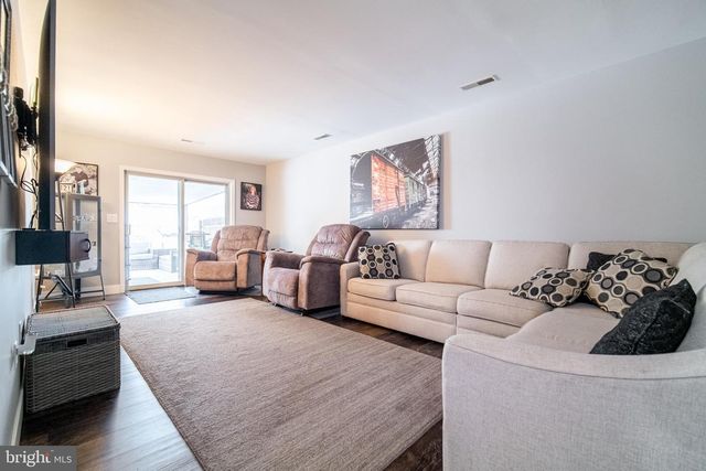 3133 LONG MEADOW DR, Dover, PA 17315