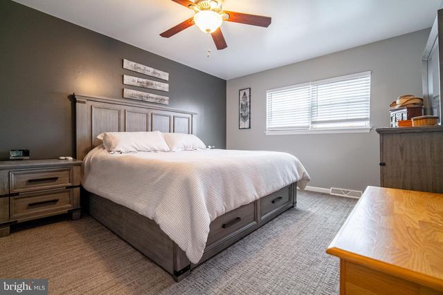 3133 LONG MEADOW DR, Dover, PA 17315