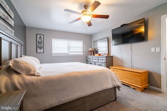 3133 LONG MEADOW DR, Dover, PA 17315