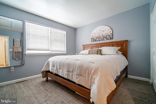 3133 LONG MEADOW DR, Dover, PA 17315