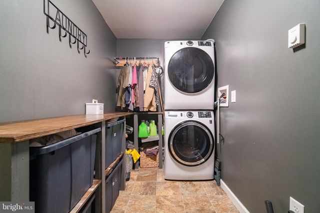 3133 LONG MEADOW DR, Dover, PA 17315