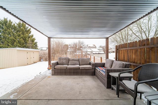 3133 LONG MEADOW DR, Dover, PA 17315