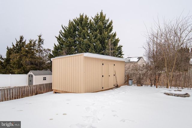 3133 LONG MEADOW DR, Dover, PA 17315