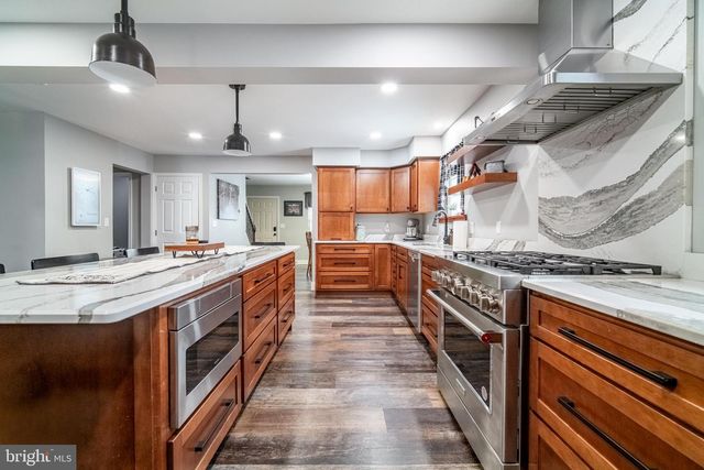 3133 LONG MEADOW DR, Dover, PA 17315