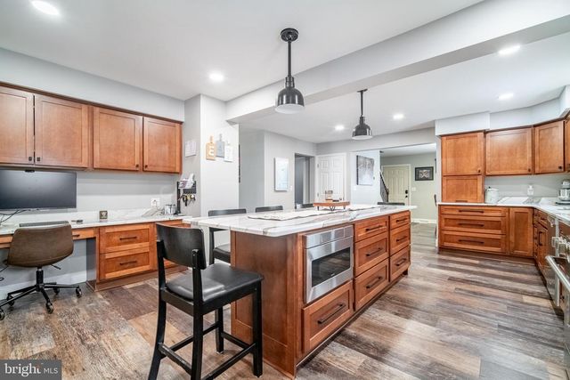 3133 LONG MEADOW DR, Dover, PA 17315