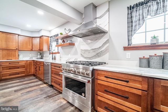 3133 LONG MEADOW DR, Dover, PA 17315