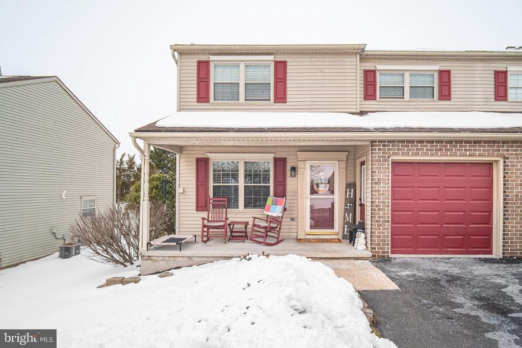 3133 LONG MEADOW DR, Dover, PA 17315