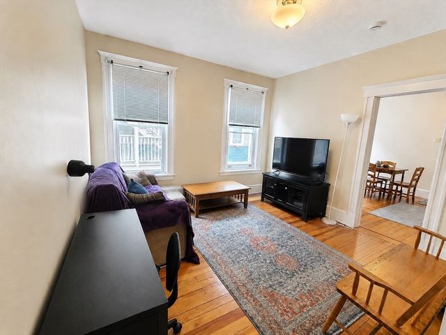140 Elm St 4, Worcester, MA 01609