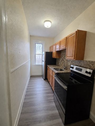 140 Elm St 4, Worcester, MA 01609