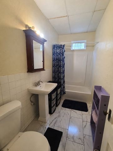 140 Elm St 4, Worcester, MA 01609