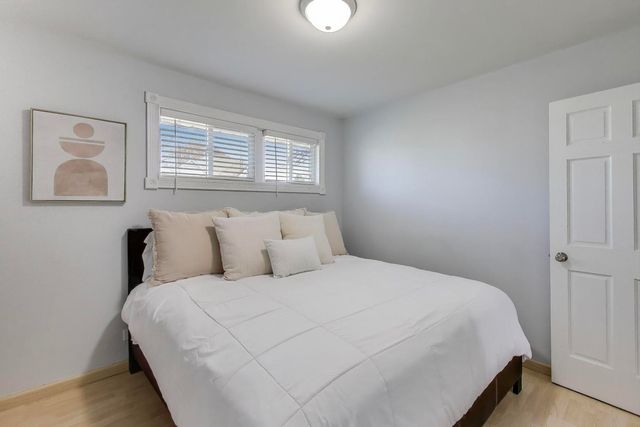 412 N Ridgeland Avenue, Elmhurst, IL 60126