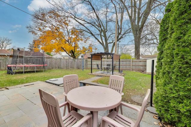 412 N Ridgeland Avenue, Elmhurst, IL 60126