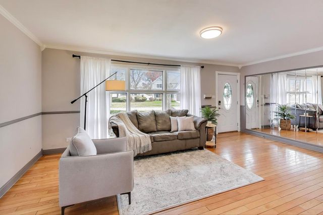 412 N Ridgeland Avenue, Elmhurst, IL 60126