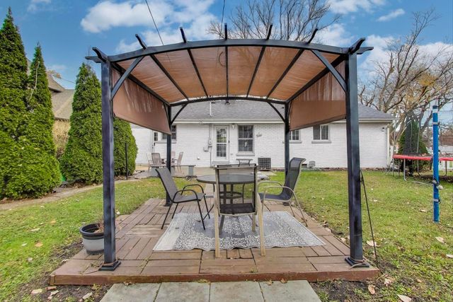 412 N Ridgeland Avenue, Elmhurst, IL 60126