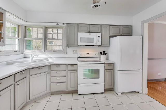 412 N Ridgeland Avenue, Elmhurst, IL 60126