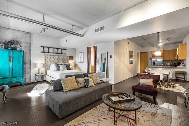 353 East Bonneville Avenue 555, Las Vegas, NV 89101