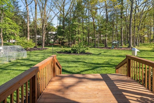 19 Lantern Ln, Chelmsford, MA 01824