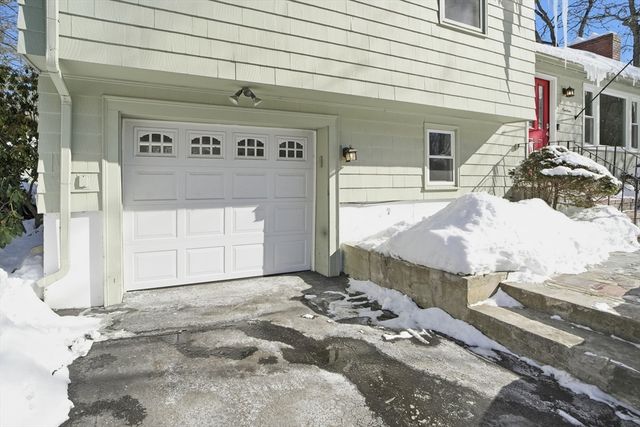 19 Lantern Ln, Chelmsford, MA 01824