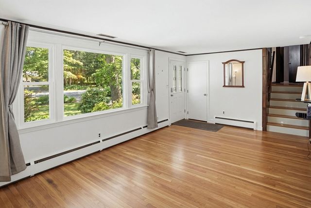 19 Lantern Ln, Chelmsford, MA 01824