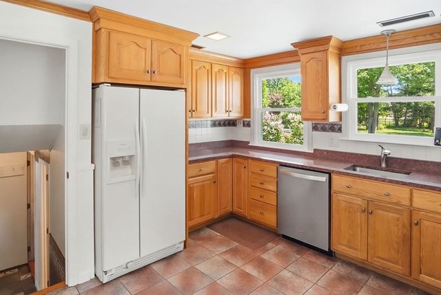 19 Lantern Ln, Chelmsford, MA 01824