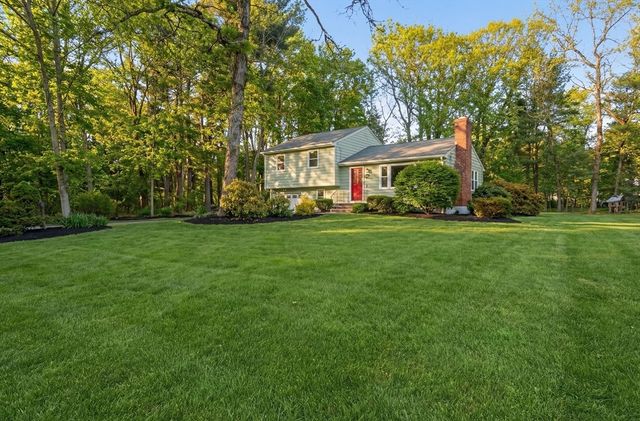 19 Lantern Ln, Chelmsford, MA 01824
