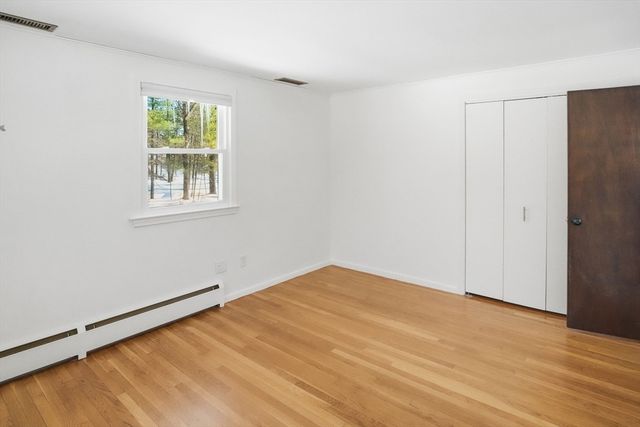 19 Lantern Ln, Chelmsford, MA 01824