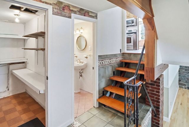 19 Lantern Ln, Chelmsford, MA 01824