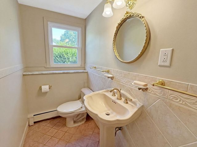 19 Lantern Ln, Chelmsford, MA 01824