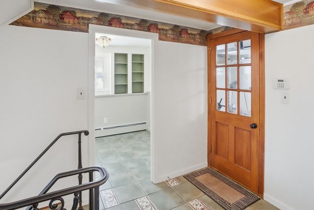 19 Lantern Ln, Chelmsford, MA 01824