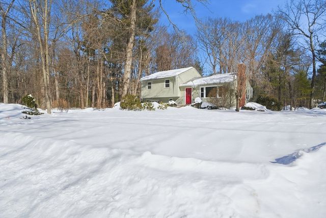 19 Lantern Ln, Chelmsford, MA 01824