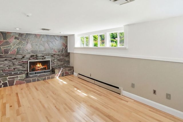 19 Lantern Ln, Chelmsford, MA 01824