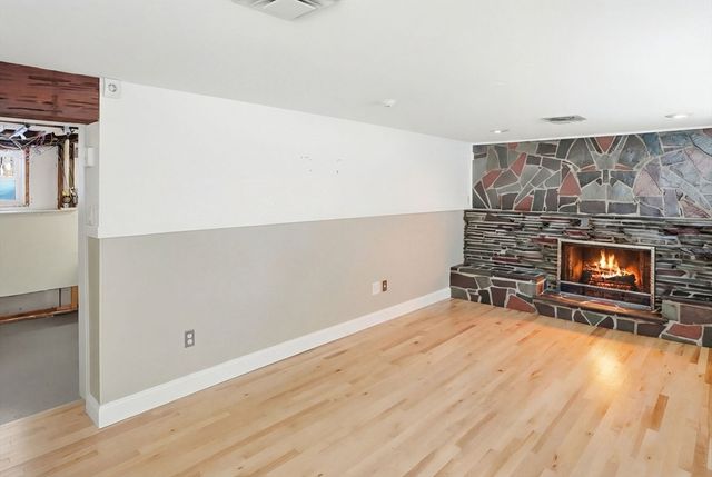 19 Lantern Ln, Chelmsford, MA 01824