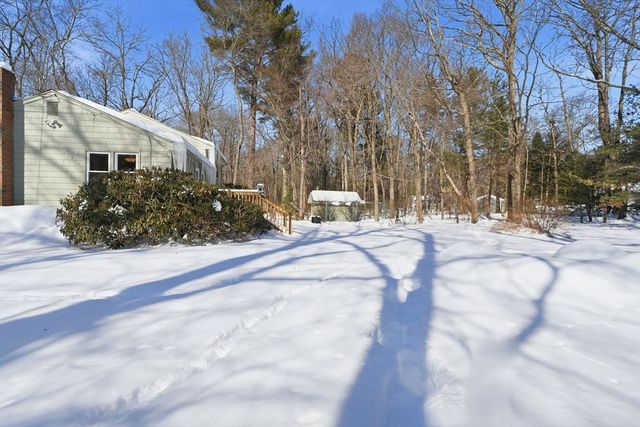 19 Lantern Ln, Chelmsford, MA 01824