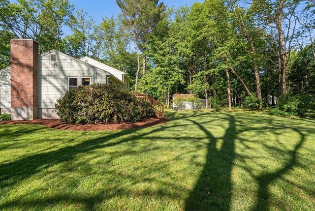 19 Lantern Ln, Chelmsford, MA 01824