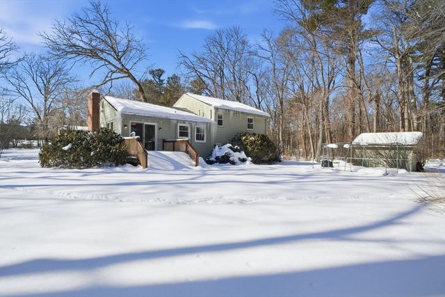 19 Lantern Ln, Chelmsford, MA 01824