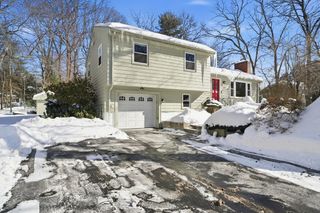 19 Lantern Ln, Chelmsford, MA 01824
