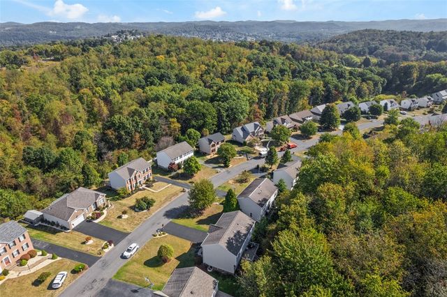 705 Sunrise Dr, Allegheny Twp, PA 15656