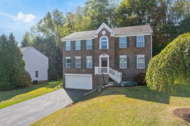 705 Sunrise Dr, Allegheny Twp, PA 15656