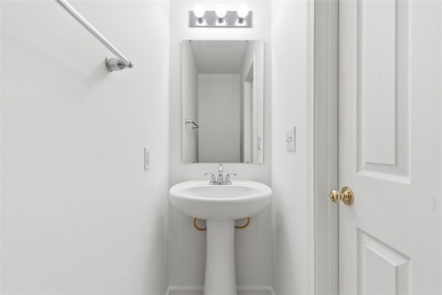 705 Sunrise Dr, Allegheny Twp, PA 15656