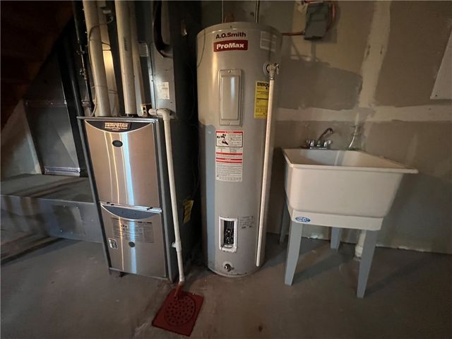 705 Sunrise Dr, Allegheny Twp, PA 15656