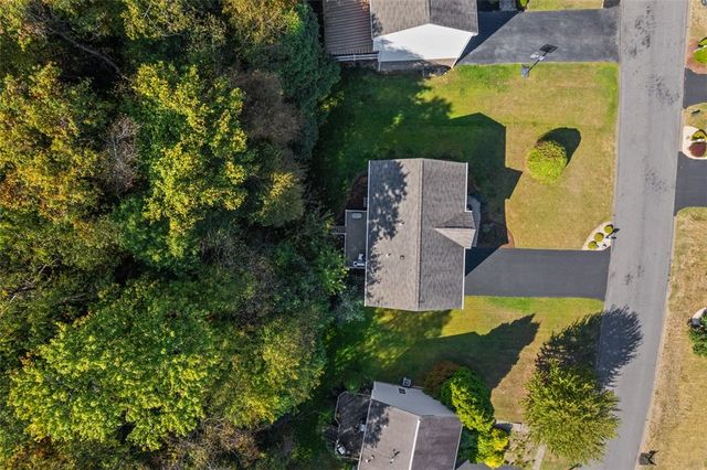 705 Sunrise Dr, Allegheny Twp, PA 15656