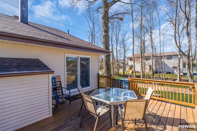 301 Henley Avenue, New Milford, NJ 07646