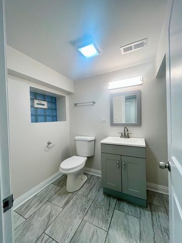5816 N Artesian Avenue G, Chicago, IL 60659
