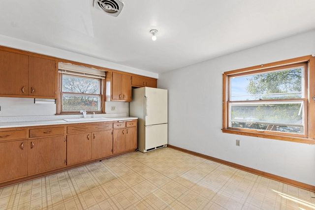 3842 S 77th STREET, Milwaukee, WI 53220