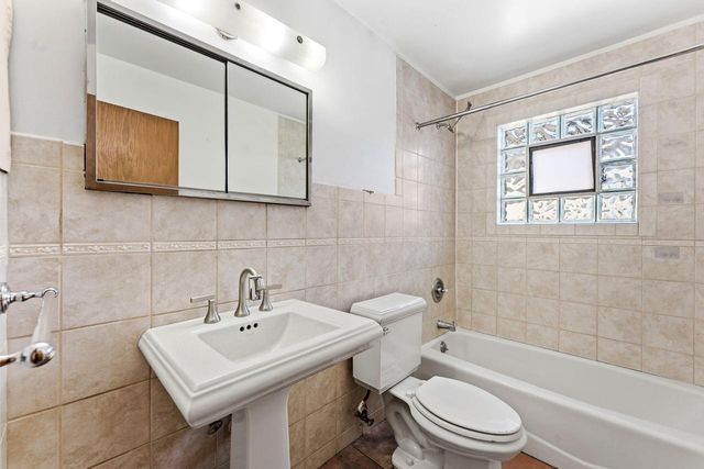 3842 S 77th STREET, Milwaukee, WI 53220