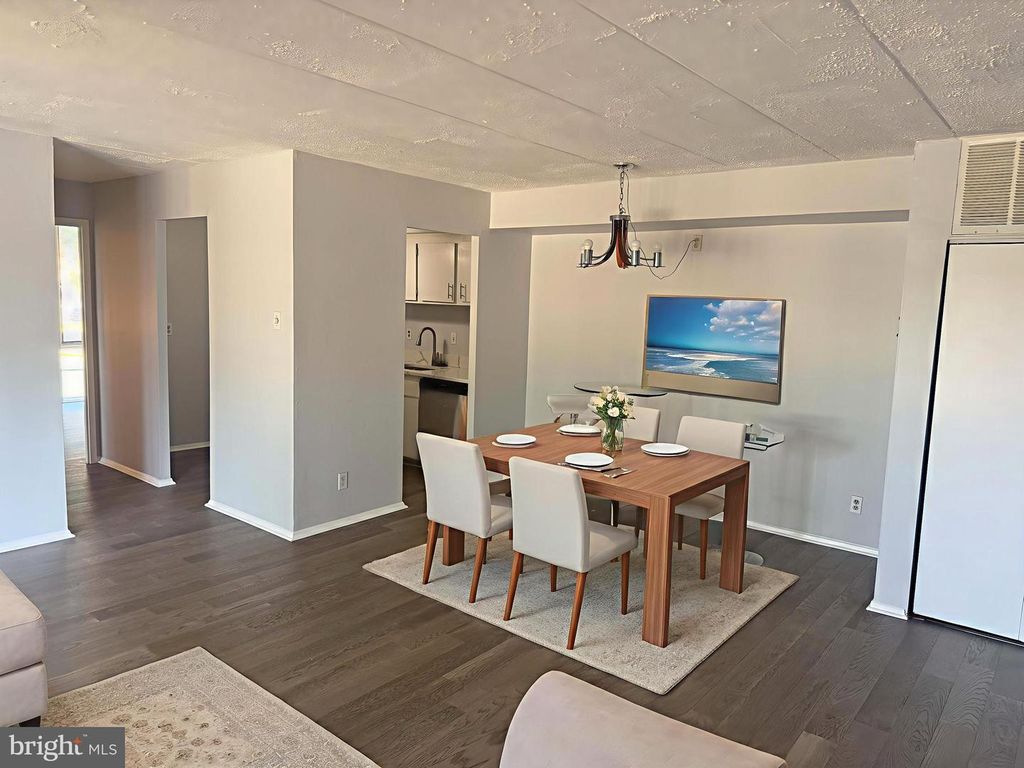 2600 INDIAN DR #2B, Alexandria, VA 22303