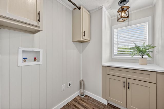 704 Spring Miller Court, Arlington, TX 76002