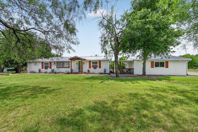 704 Spring Miller Court, Arlington, TX 76002